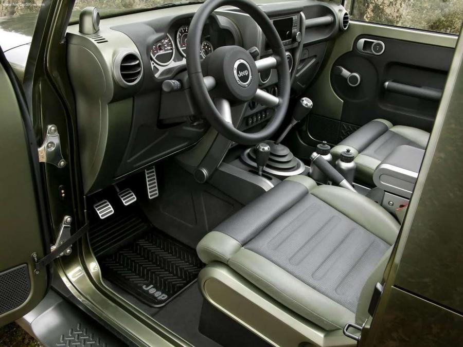  Jeep Gladiator Concept 2005 года  (фото 17 из 30)